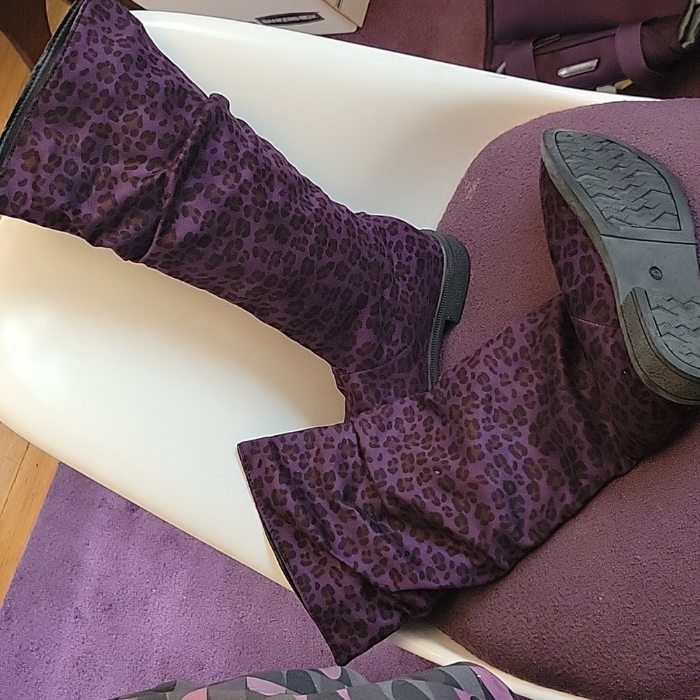 Cool purple leopard print knee high boots, women's sz 9, 60's mod